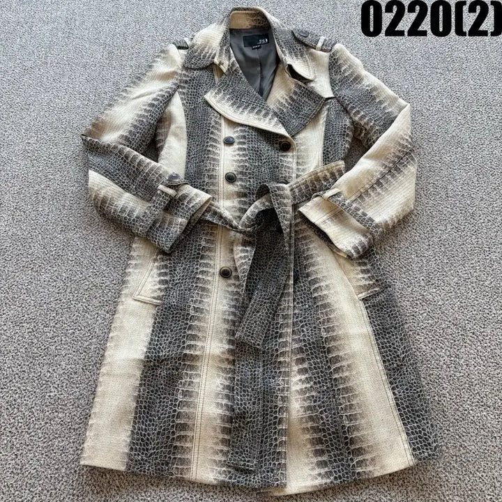 [BUNJANG] SI 뱀피 패턴 Long Coat / 씨 SI 뱀피 패턴 롱 코트 66