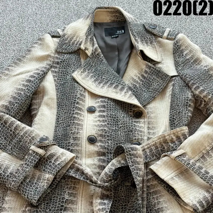 [BUNJANG] SI 뱀피 패턴 Long Coat / 씨 SI 뱀피 패턴 롱 코트 66