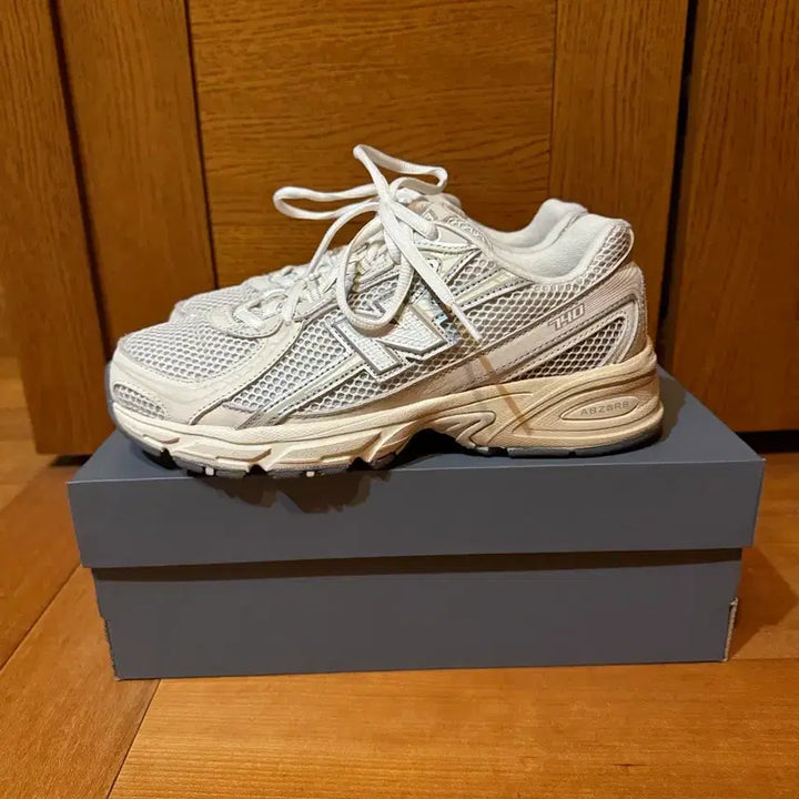 [BUNJANG] New Balance 740 Sea Salt Sneakers / [1회착용] 여성 뉴발란스 740 씨솔트(Sea Salt) 색상
