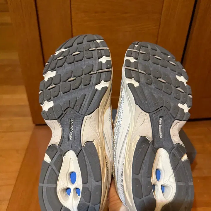 [BUNJANG] New Balance 740 Sea Salt Sneakers / [1회착용] 여성 뉴발란스 740 씨솔트(Sea Salt) 색상