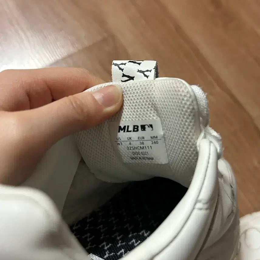 [BUNJANG] MLB NY Monogram Chunky Sneakers (240) / MLB 빅볼 청키 모노 LT NY 운동화 240