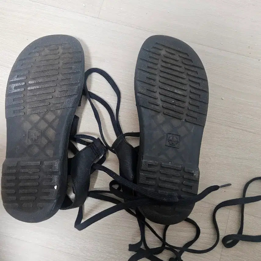 [BUNJANG] Dr. Martens Sunmi Christina Sandals / 닥터마틴 크리스티나 (UK4, 235mm, 선미 샌들)