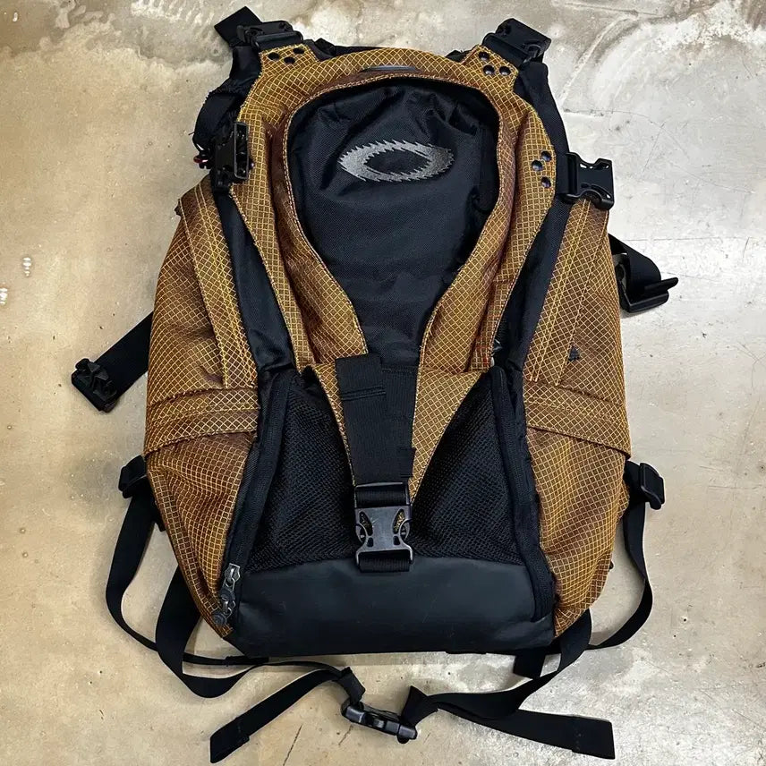 [BUNJANG] OS Oakley Yellow Snow Backpack / OS 오클리 옐로우 스노우 백팩