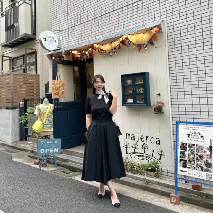 [BUNJANG] Charlotte Butik Summer Secret Banding Asymmetrical Skirt Black S / 샬롯부띠끄 썸머 시크릿밴딩 언발란스 스커트 블랙 S