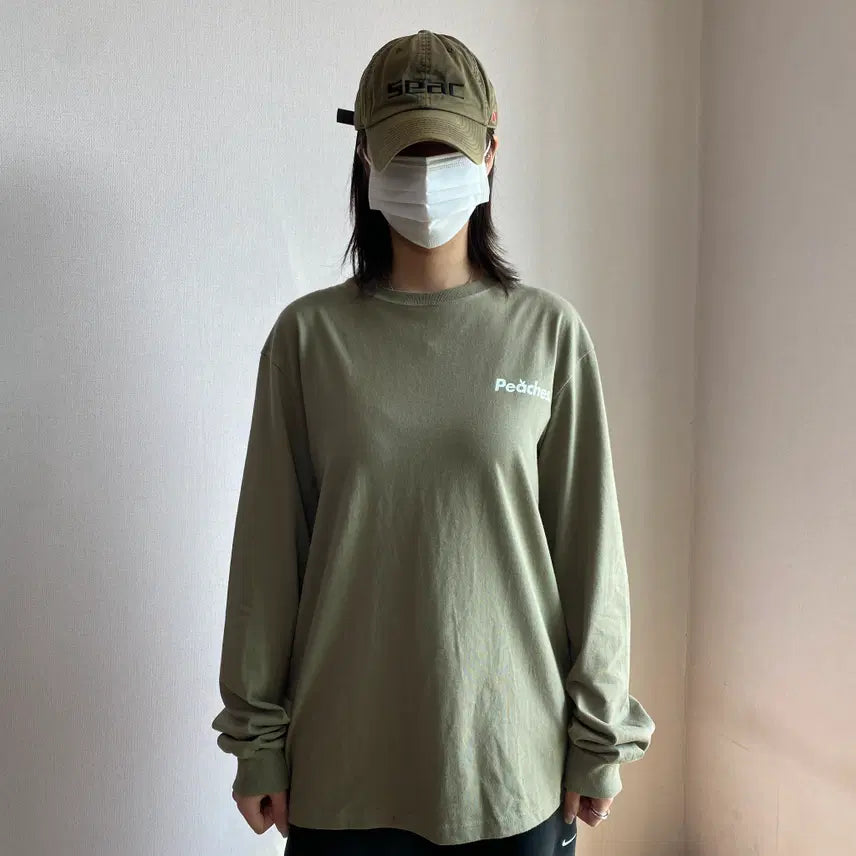[BUNJANG] Peaches. One Universe Long Sleeve (Khaki) / [Peaches.] 피치스 원 유니버스 롱슬리브 (Khaki)