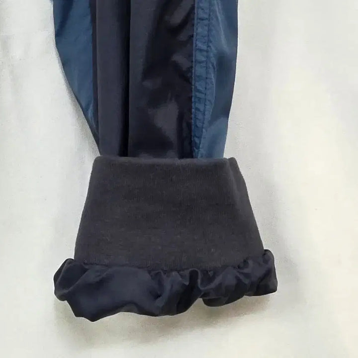 [BUNJANG] Discovery Navy Windbreaker Pants / 디스커버리 네이비 배색 바람막이 바지