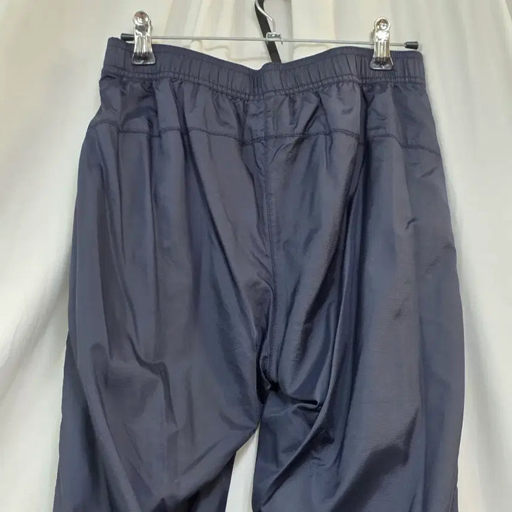 [BUNJANG] Discovery Navy Windbreaker Pants / 디스커버리 네이비 배색 바람막이 바지