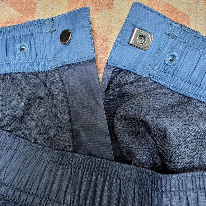 [BUNJANG] Discovery Navy Windbreaker Pants / 디스커버리 네이비 배색 바람막이 바지