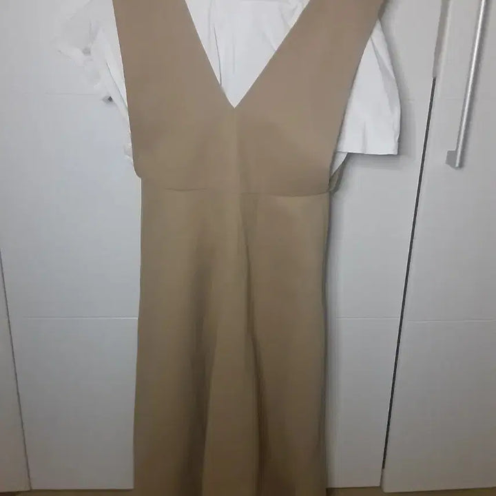 [BUNJANG] Dress Set Beige Midi V-Neck / 힙함과 여자여자함을 동시에 썸남이 남친된 원피스 반팔 세트