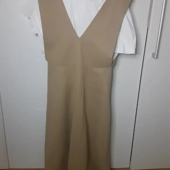 [BUNJANG] Dress Set Beige Midi V-Neck / 힙함과 여자여자함을 동시에 썸남이 남친된 원피스 반팔 세트