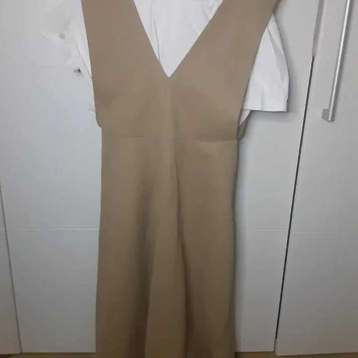 [BUNJANG] Dress Set Beige Midi V-Neck / 힙함과 여자여자함을 동시에 썸남이 남친된 원피스 반팔 세트