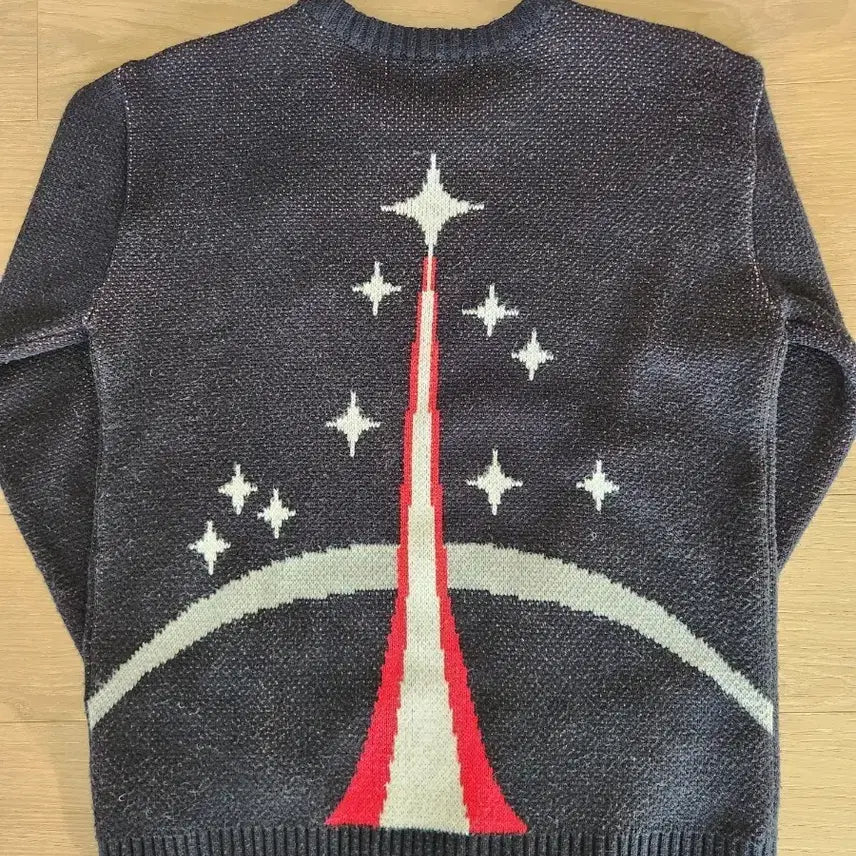 [BUNJANG] Stereo Vinyls Spacecraft Design Knit Sweater / 스테레오 바이널즈 스페이스 아카이브 맨투맨 L.우주선 디자인 니트 스웨터