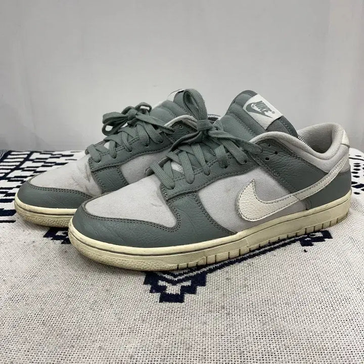 [BUNJANG] Nike Dunk Low Retro Premium Mica Green Sneakers (275) / 나이키 덩크 로우 레트로 프리미엄 미카 그린 스니커즈 275 E02200
