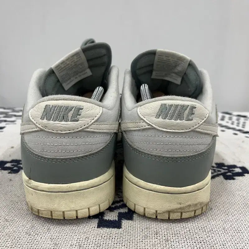 [BUNJANG] Nike Dunk Low Retro Premium Mica Green Sneakers (275) / 나이키 덩크 로우 레트로 프리미엄 미카 그린 스니커즈 275 E02200
