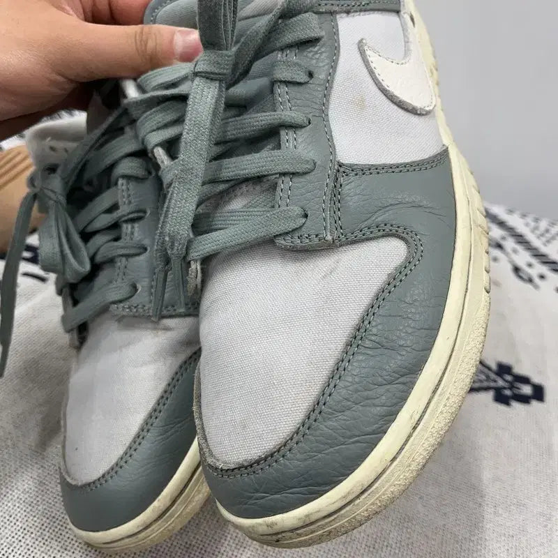 [BUNJANG] Nike Dunk Low Retro Premium Mica Green Sneakers (275) / 나이키 덩크 로우 레트로 프리미엄 미카 그린 스니커즈 275 E02200