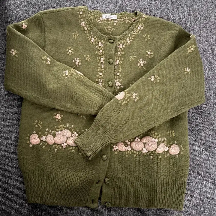[BUNJANG] Vintage Embroidered Wool Cardigan / 일본 빈티지 자수 울 가디건 (고퀄리티 울 100%)