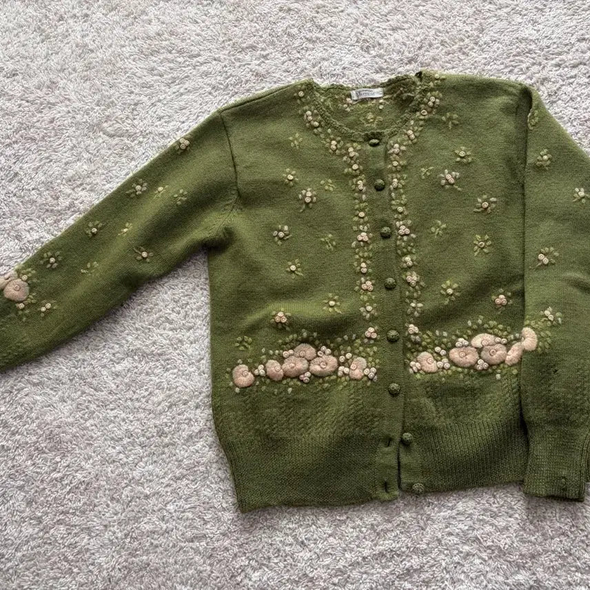 [BUNJANG] Vintage Embroidered Wool Cardigan / 일본 빈티지 자수 울 가디건 (고퀄리티 울 100%)