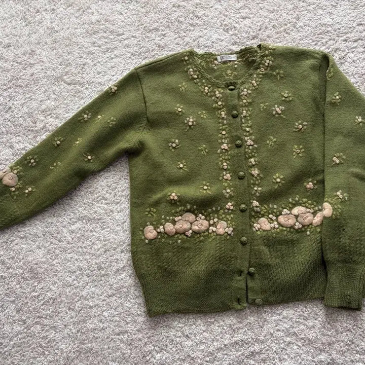 [BUNJANG] Vintage Embroidered Wool Cardigan / 일본 빈티지 자수 울 가디건 (고퀄리티 울 100%)
