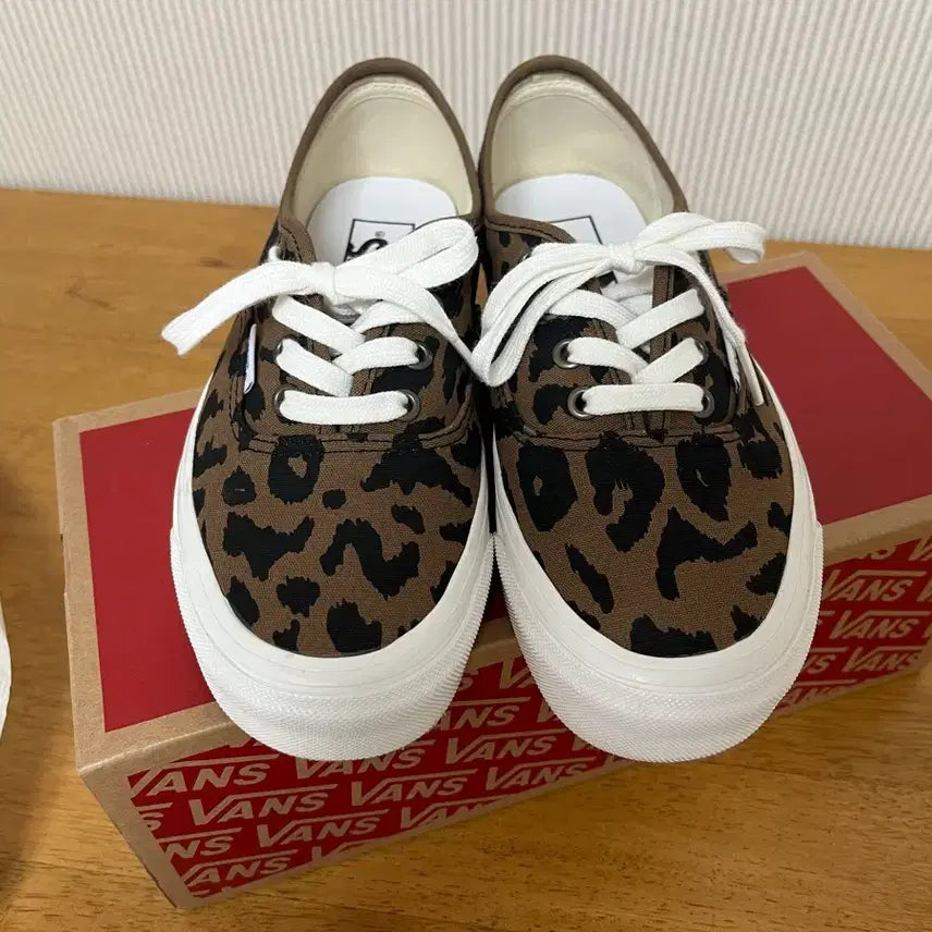 [BUNJANG] Vans 44DX Leopard Sneakers / 반스 44dx 레오파드 240 VN0A38ENVL0