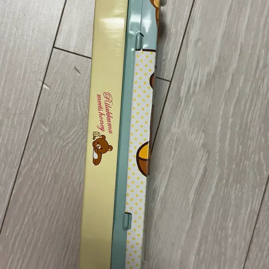 [BUNJANG] Rilakkuma Twin Lock Pencil Case / 리락쿠마 철제 필통 트윈락필통