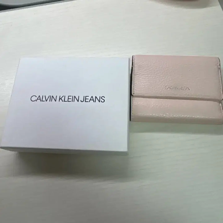 [BUNJANG] Calvin Klein Pink Bifold Wallet / 캘빈클라인 반지갑 핑크 사용감 있음