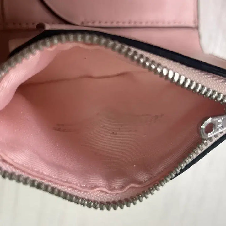 [BUNJANG] Calvin Klein Pink Bifold Wallet / 캘빈클라인 반지갑 핑크 사용감 있음