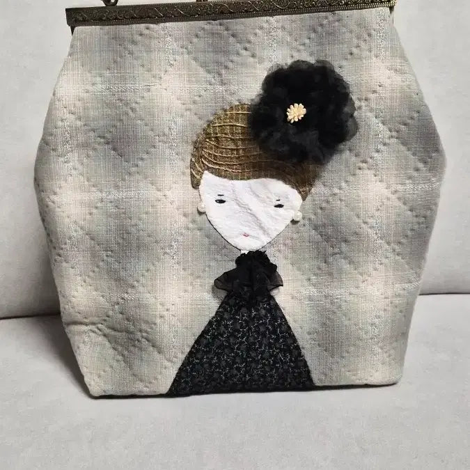 [SOLD OUT] 퀼팅 자수 여성 가방 앤틱 스타일