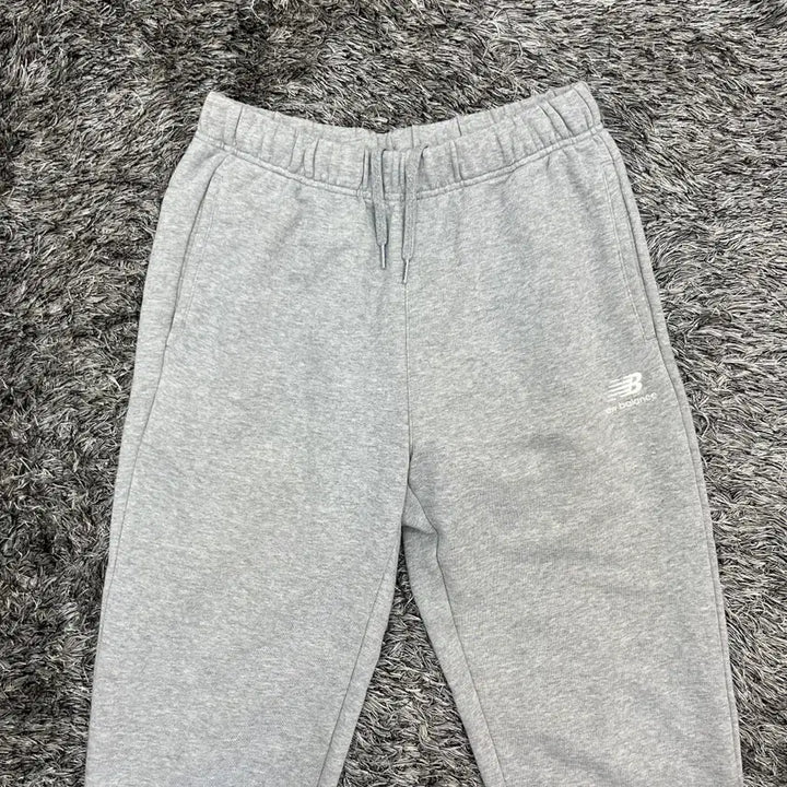 [BUNJANG] New Balance Training Pants (Size M) / 뉴발란스 트레이닝 팬츠 80(M)