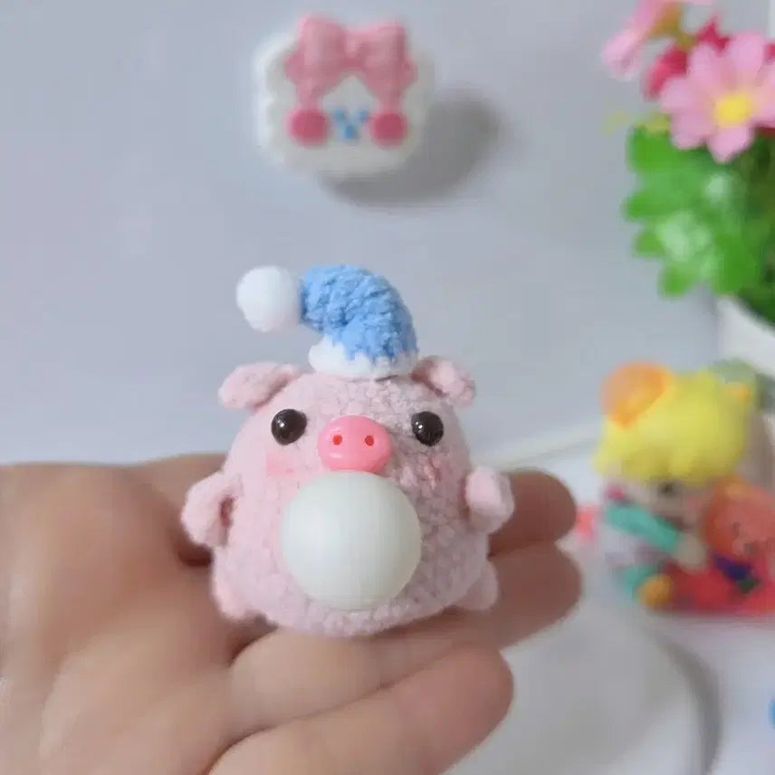 [BUNJANG] Handmade Crochet Pig Keychain/Bag Charm / 손뜨개 귀여운 풍선 부는 돼지 뜨개 인형 키링/가방고리 핸드메이드