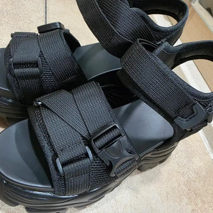 [SOLD OUT] KIEYE 블랙 통굽 샌들 11cm