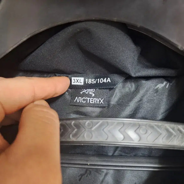 [BUNJANG] Arc'teryx Black Windbreaker Hooded Jacket (New) / 아크테릭스 블랙 바람막이 후드 자켓 새상품 급