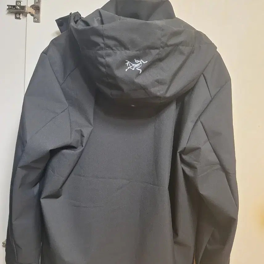 [BUNJANG] Arc'teryx Black Windbreaker Hooded Jacket (New) / 아크테릭스 블랙 바람막이 후드 자켓 새상품 급