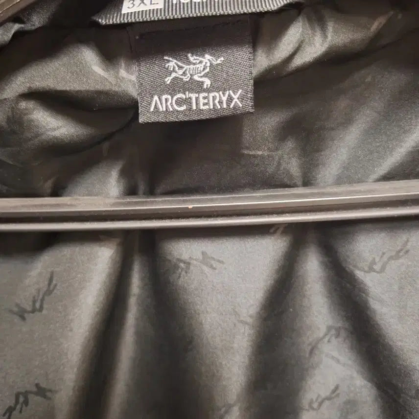 [BUNJANG] Arc'teryx Black Windbreaker Hooded Jacket (New) / 아크테릭스 블랙 바람막이 후드 자켓 새상품 급