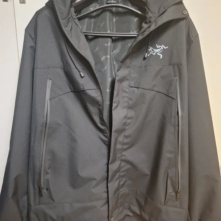 [BUNJANG] Arc'teryx Black Windbreaker Hooded Jacket (New) / 아크테릭스 블랙 바람막이 후드 자켓 새상품 급