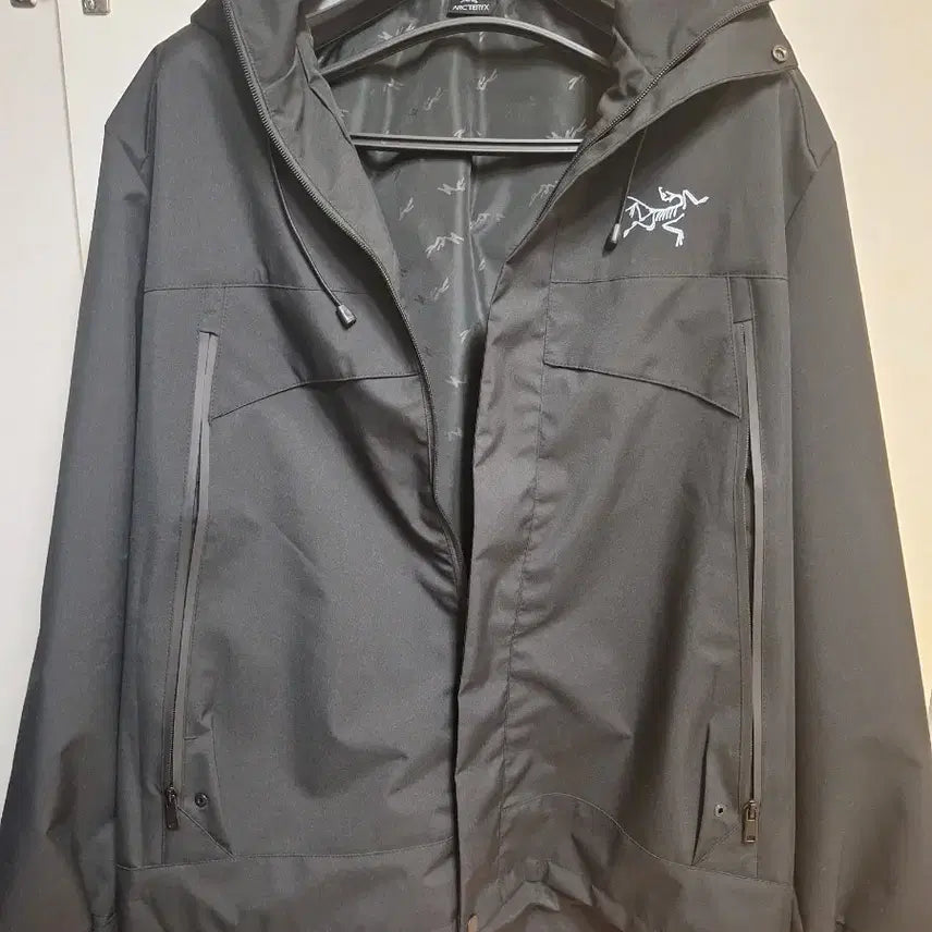 [BUNJANG] Arc'teryx Black Windbreaker Hooded Jacket (New) / 아크테릭스 블랙 바람막이 후드 자켓 새상품 급