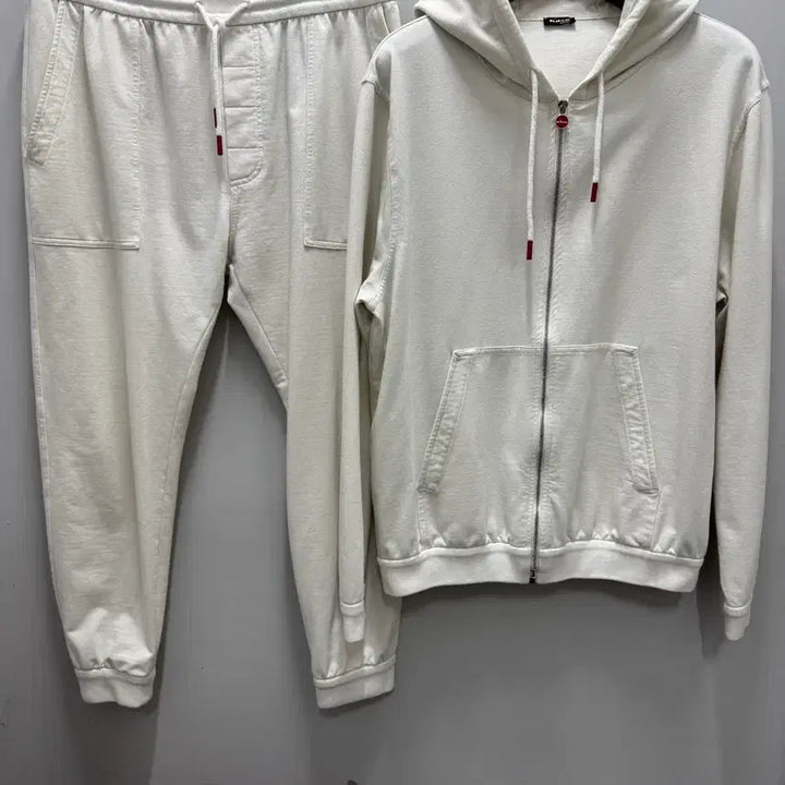 [BUNJANG] Keaton Logo Embroidered Hoodie Training Set / 키톤 로고 자수 후드 트레이닝 셋업