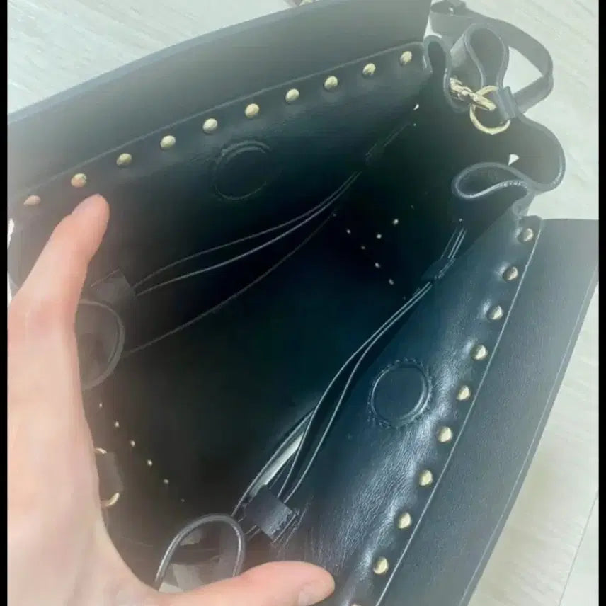 [BUNJANG] Valentino Rockstud Shoulder Bag / 발렌티노 락스터드 블랙 가방