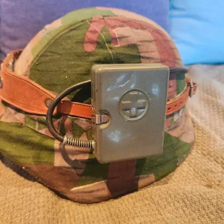 [BUNJANG] Swiss Army M18 Stahlhelm Bunker Lantern &amp; Helmet / WW2 이차세계대전 스워스군 슈탈헬름 벙커랜턴 M18 철모