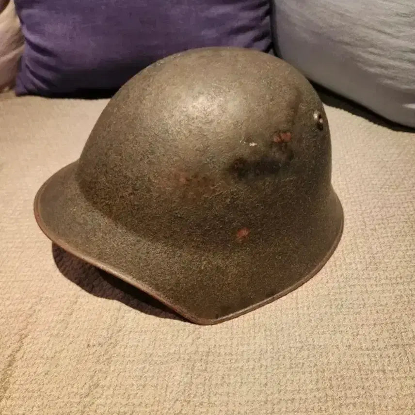 [BUNJANG] Swiss Army M18 Stahlhelm Bunker Lantern &amp; Helmet / WW2 이차세계대전 스워스군 슈탈헬름 벙커랜턴 M18 철모