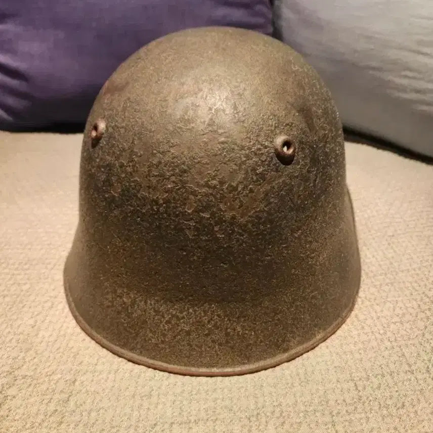 [BUNJANG] Swiss Army M18 Stahlhelm Bunker Lantern &amp; Helmet / WW2 이차세계대전 스워스군 슈탈헬름 벙커랜턴 M18 철모