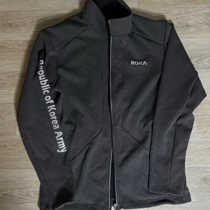 [BUNJANG] ROKA Winter Activity Top / ROKA 동계 활동복