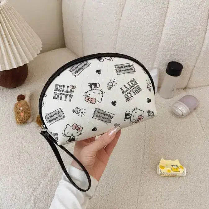 [SOLD OUT] 산리오 헬로키티 일러스트 반달 파우치 화장품 소지품