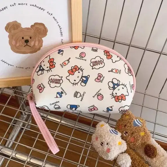 [SOLD OUT] 산리오 헬로키티 일러스트 반달 파우치 화장품 소지품