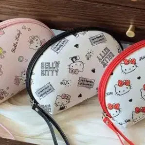 [SOLD OUT] 산리오 헬로키티 일러스트 반달 파우치 화장품 소지품