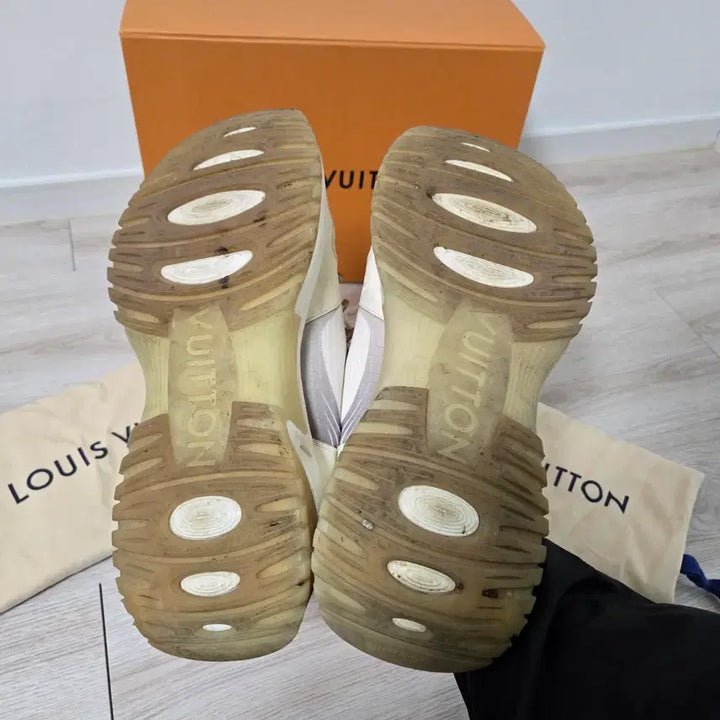 [BUNJANG] Louis Vuitton Pulse Run Away Sneakers 265 / (정품) 루이비통 펄스 런어웨이 스니커즈 265