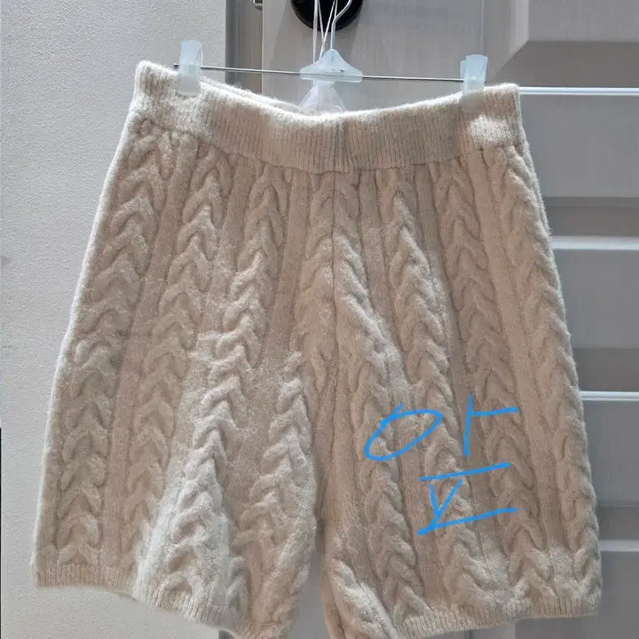 [BUNJANG] Cable Knit Two-Piece Set / 보세)케이블 니트 상하의 꽈배기 세트 반바지 셋업 투피스 55~66