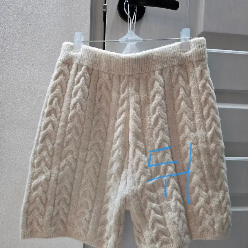 [BUNJANG] Cable Knit Two-Piece Set / 보세)케이블 니트 상하의 꽈배기 세트 반바지 셋업 투피스 55~66