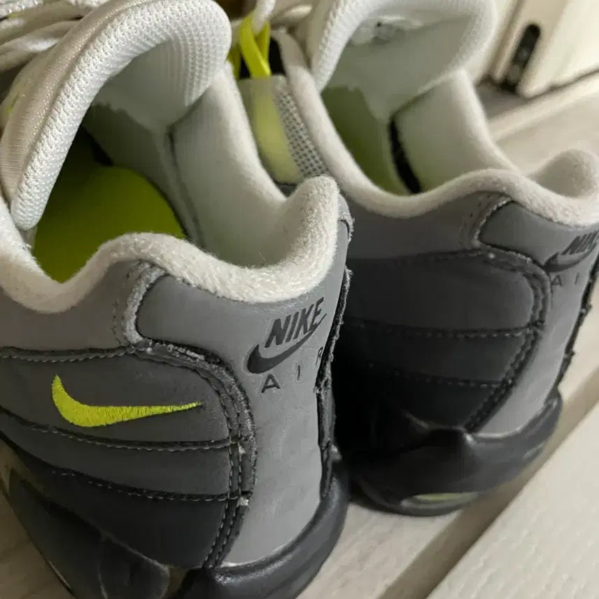 [BUNJANG] Nike Air Max 95 OG Neon 255mm / 나이키 에어맥스 95 OG 네온형광 255mm
