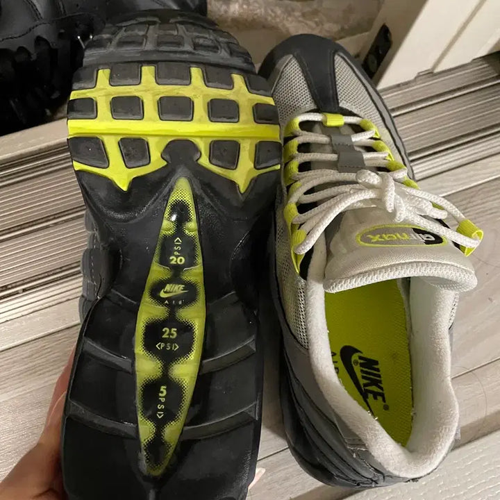 [BUNJANG] Nike Air Max 95 OG Neon 255mm / 나이키 에어맥스 95 OG 네온형광 255mm