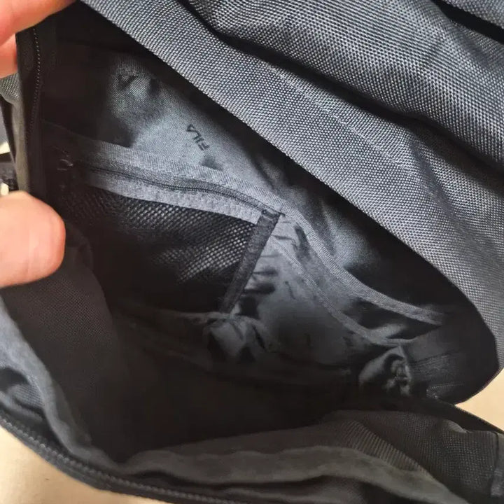 [BUNJANG] Fila Black Bag / 휠라 블랙백백